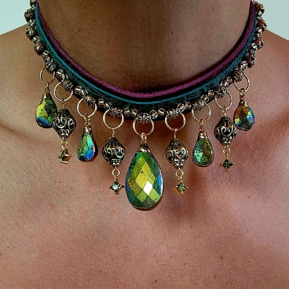 Mystic Labradorite leather choker necklace and earrings set - Picture 3 of 9